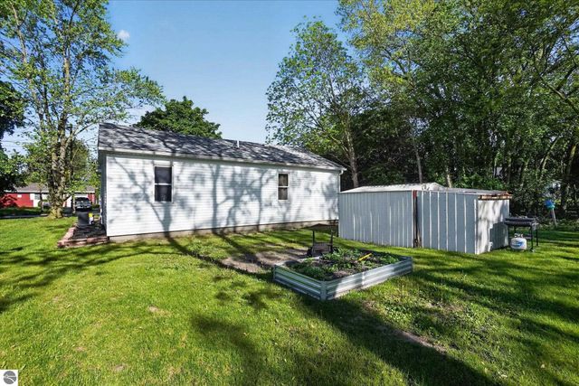 225 Grafton Avenue, Alma, MI 48801