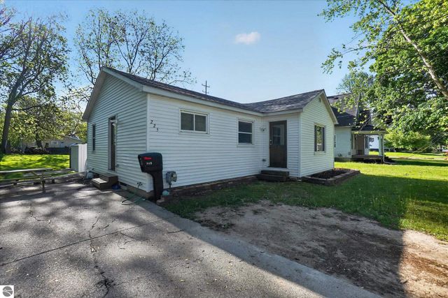 225 Grafton Avenue, Alma, MI 48801