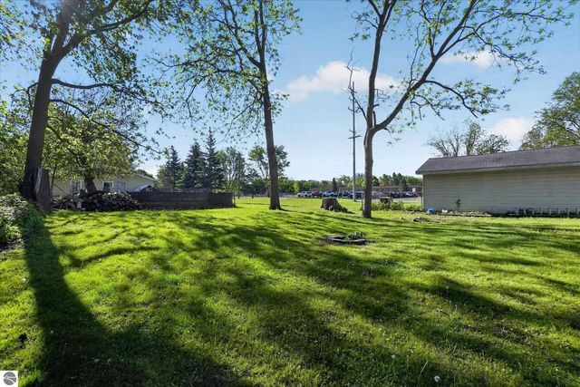 225 Grafton Avenue, Alma, MI 48801