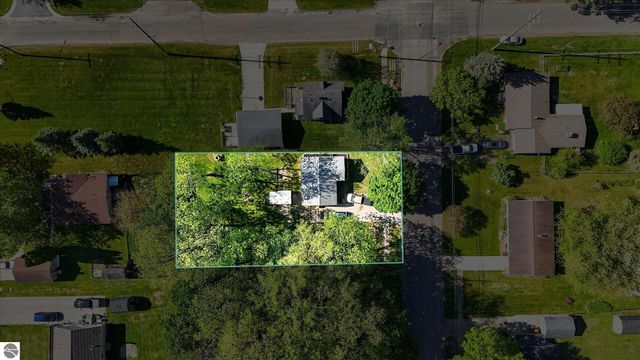 225 Grafton Avenue, Alma, MI 48801