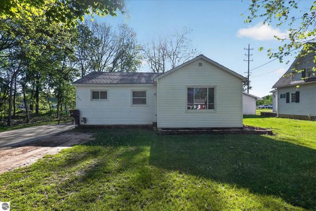 225 Grafton Avenue, Alma, MI 48801