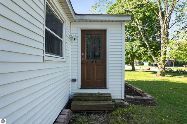 225 Grafton Avenue, Alma, MI 48801