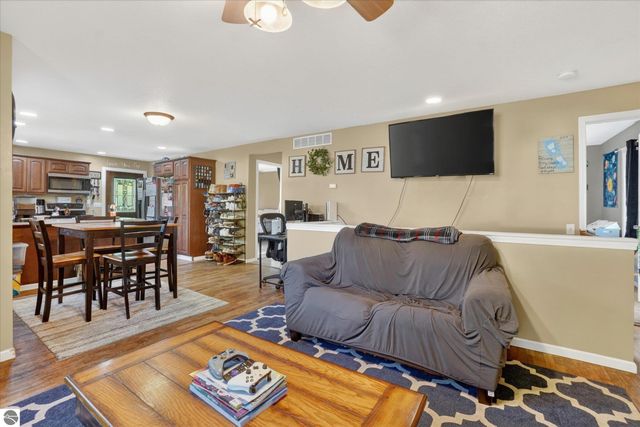 225 Grafton Avenue, Alma, MI 48801