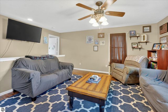 225 Grafton Avenue, Alma, MI 48801