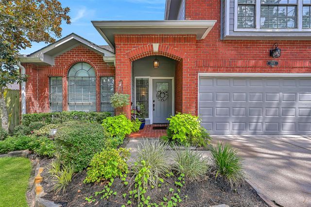 2205 S Mission Circle, Friendswood, TX 77546