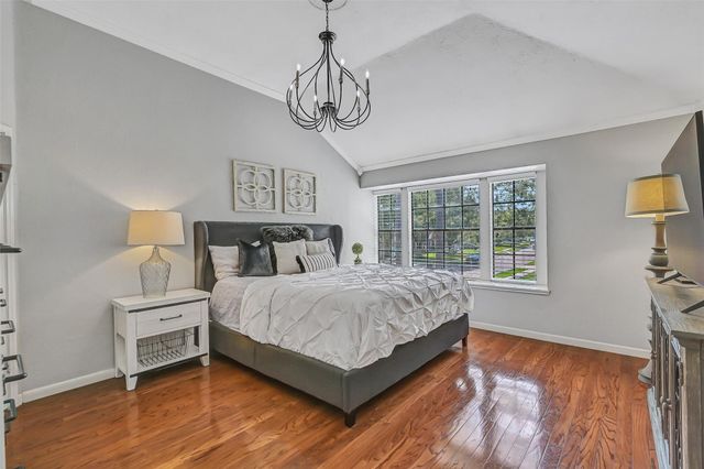 2205 S Mission Circle, Friendswood, TX 77546