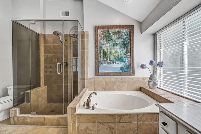 2205 S Mission Circle, Friendswood, TX 77546