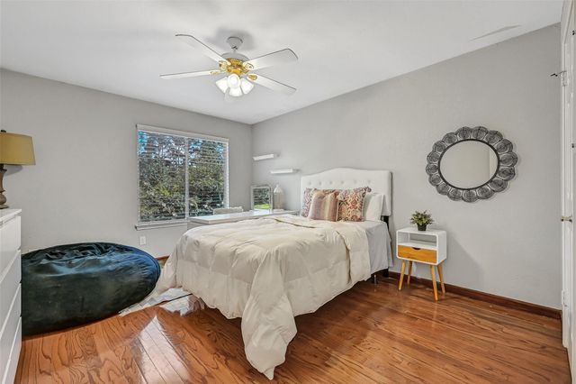 2205 S Mission Circle, Friendswood, TX 77546