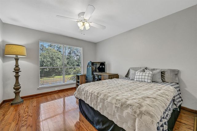 2205 S Mission Circle, Friendswood, TX 77546