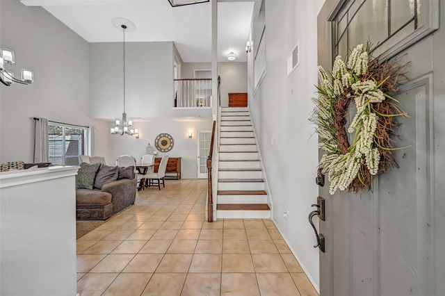 2205 S Mission Circle, Friendswood, TX 77546