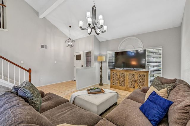 2205 S Mission Circle, Friendswood, TX 77546
