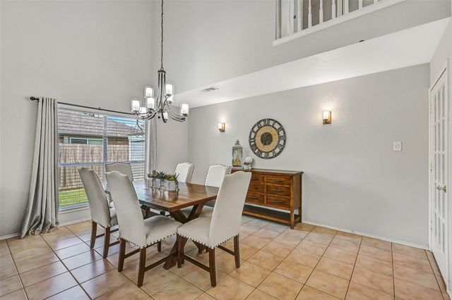 2205 S Mission Circle, Friendswood, TX 77546