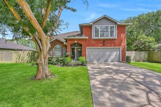 2205 S Mission Circle, Friendswood, TX 77546