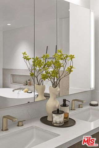 9001 Santa Monica Boulevard 411, West Hollywood, CA 90069