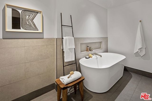 9001 Santa Monica Boulevard 411, West Hollywood, CA 90069