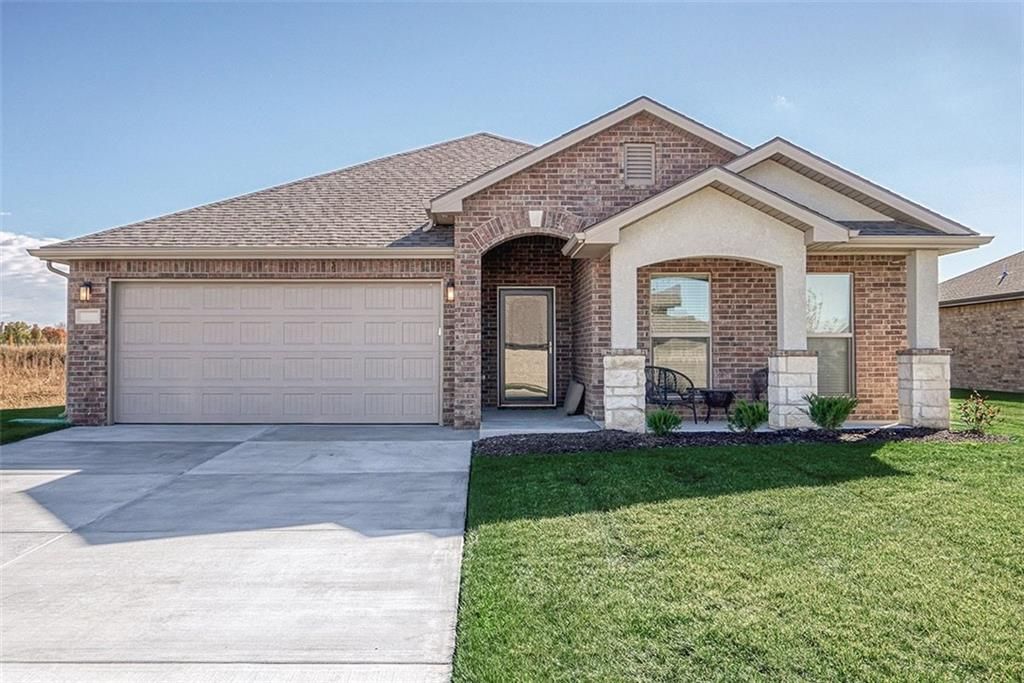 18460 W 195 Terrace, Spring Hill, KS 66083