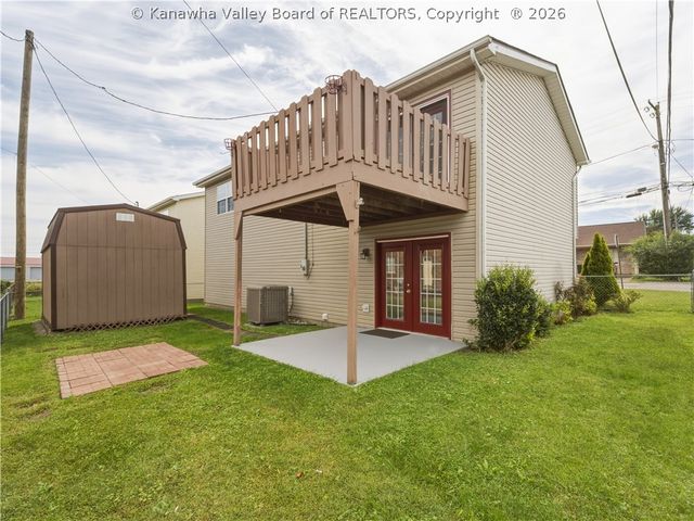 1702 Jackson Avenue, St Albans, WV 25177