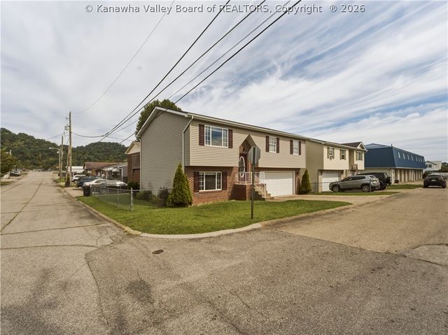 1702 Jackson Avenue, St Albans, WV 25177