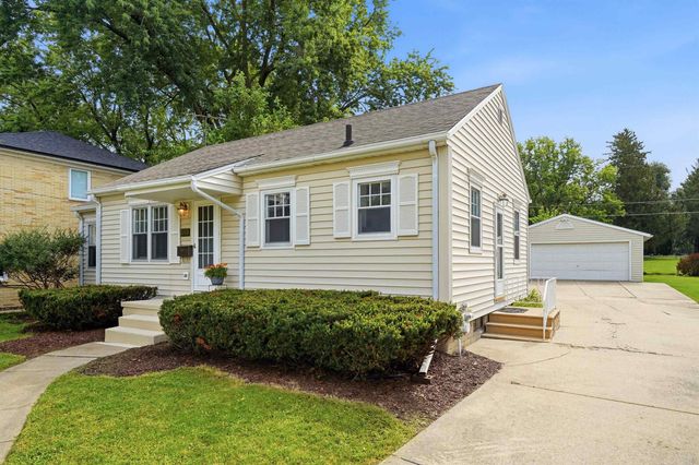 245 Derbyshire Road, Waterloo, IA 50701