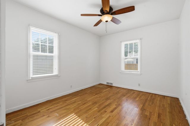 245 Derbyshire Road, Waterloo, IA 50701