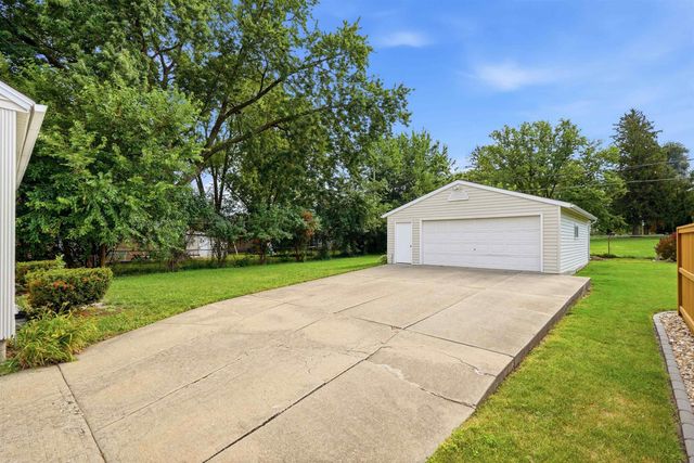 245 Derbyshire Road, Waterloo, IA 50701