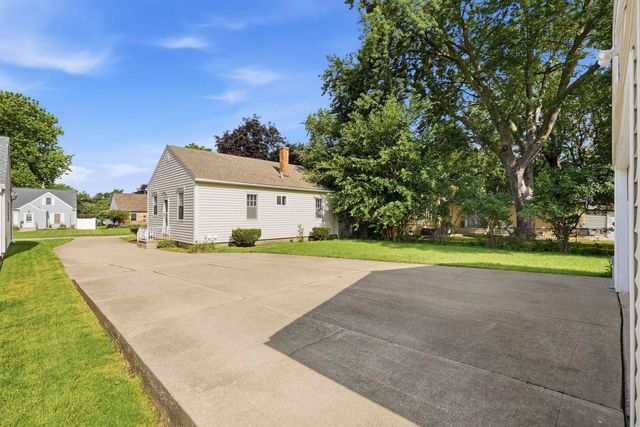 245 Derbyshire Road, Waterloo, IA 50701