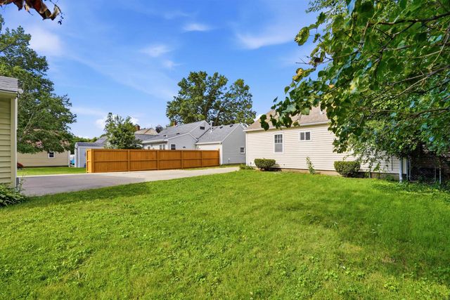 245 Derbyshire Road, Waterloo, IA 50701