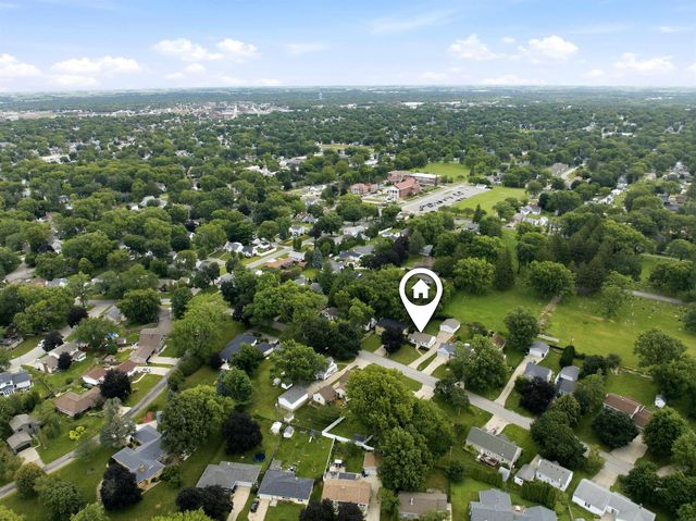 245 Derbyshire Road, Waterloo, IA 50701