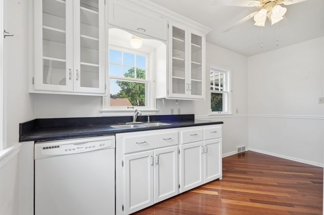 245 Derbyshire Road, Waterloo, IA 50701
