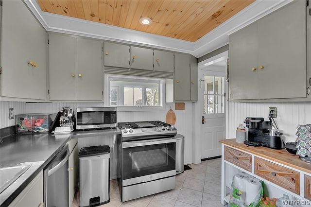 5798 Lakecrest Drive, Hamburg, NY 14085