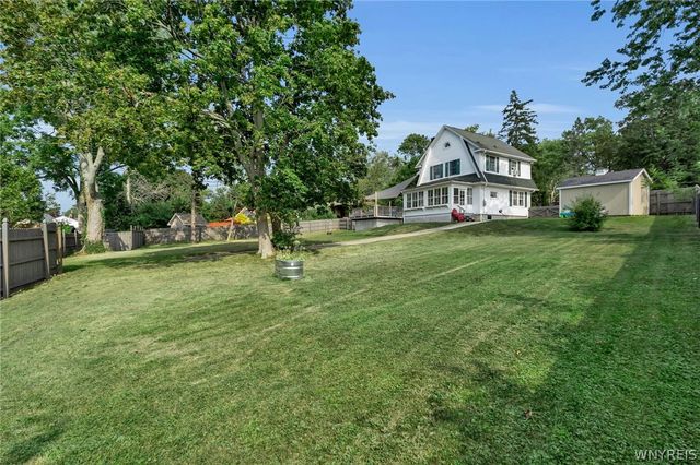 5798 Lakecrest Drive, Hamburg, NY 14085