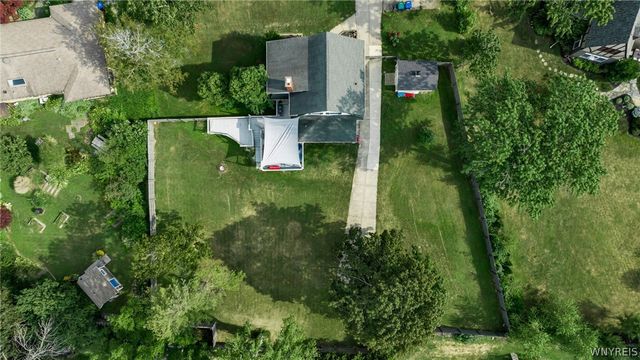 5798 Lakecrest Drive, Hamburg, NY 14085