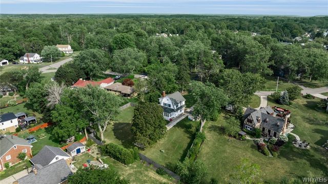 5798 Lakecrest Drive, Hamburg, NY 14085