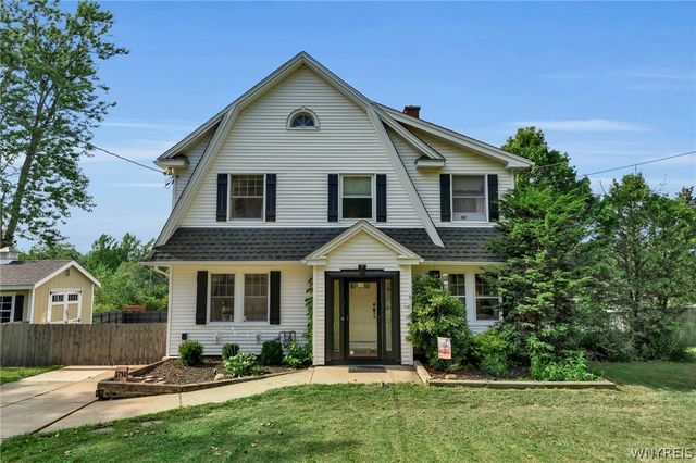 5798 Lakecrest Drive, Hamburg, NY 14085