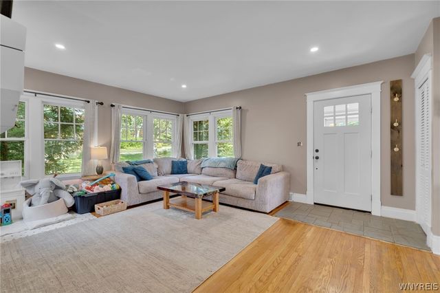 5798 Lakecrest Drive, Hamburg, NY 14085