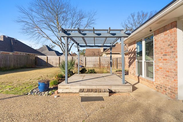 1208 W Rieck Road, Tyler, TX 75703