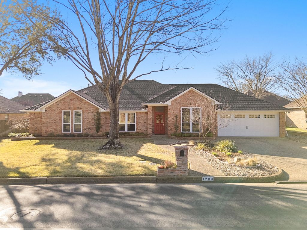 1208 W Rieck Road, Tyler, TX 75703