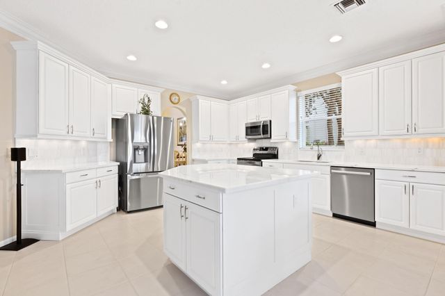 12621 YARDLEY Drive, Boca Raton, FL 33428
