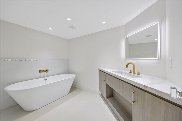 5500 Collins Ave 802, Miami Beach, FL 33140