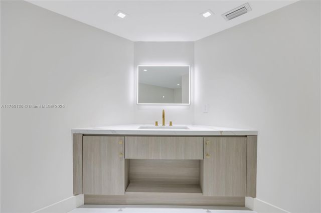 5500 Collins Ave 802, Miami Beach, FL 33140