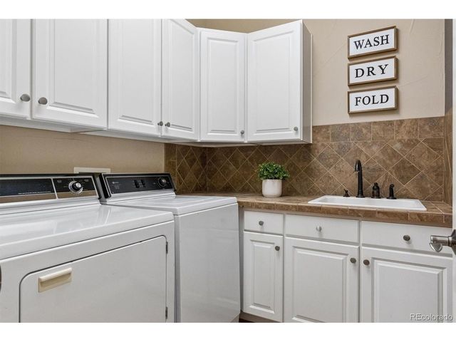 9547 S Silent Hills Dr, Lone Tree, CO 80124