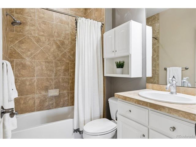 9547 S Silent Hills Dr, Lone Tree, CO 80124