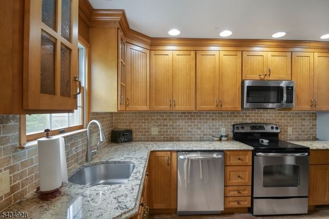 14 Justine Pl, Roxbury Twp., NJ 07876