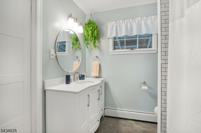 14 Justine Pl, Roxbury Twp., NJ 07876