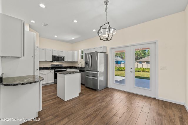 824 Schomer Avenue SW, Palm Bay, FL 32908