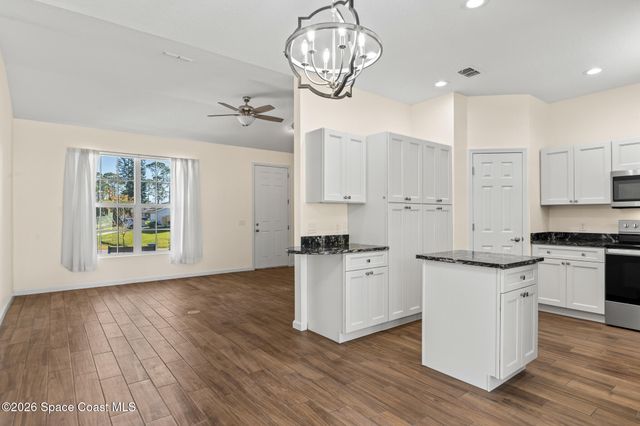 824 Schomer Avenue SW, Palm Bay, FL 32908