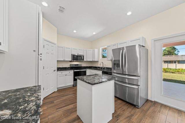 824 Schomer Avenue SW, Palm Bay, FL 32908