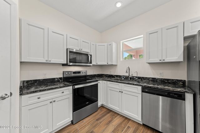 824 Schomer Avenue SW, Palm Bay, FL 32908