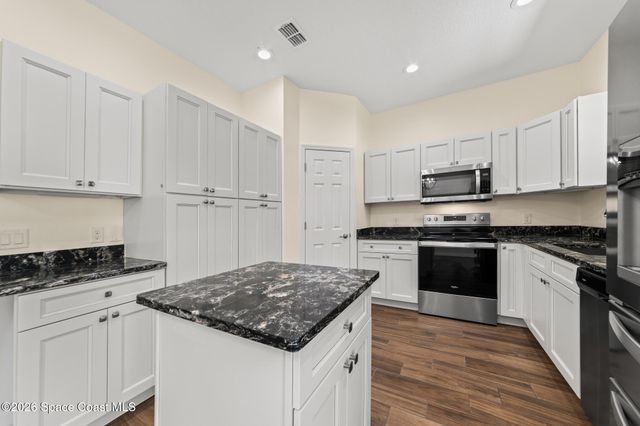 824 Schomer Avenue SW, Palm Bay, FL 32908