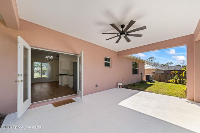 824 Schomer Avenue SW, Palm Bay, FL 32908
